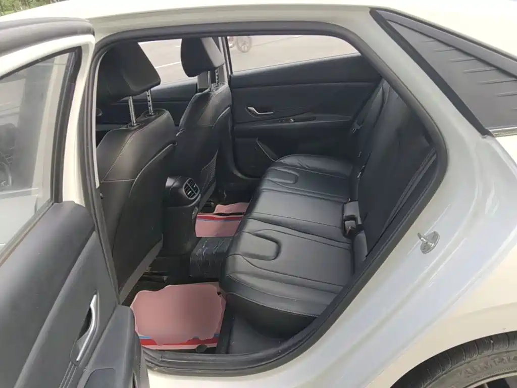 Hyundai Elantra 2022 — фото 17