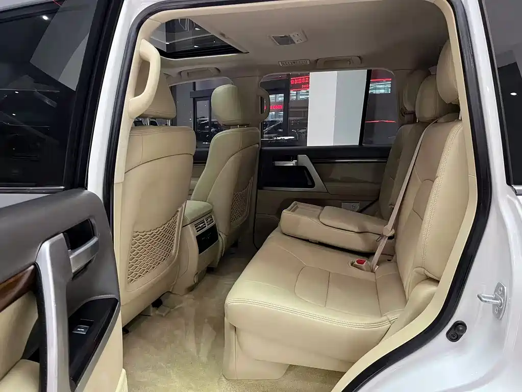 Toyota Land Cruiser 2017 — фото 9