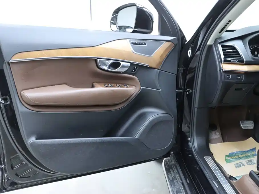 Volvo XC90 2020 — фото 12