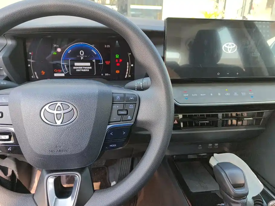 Toyota Camry 2025 — фото 12