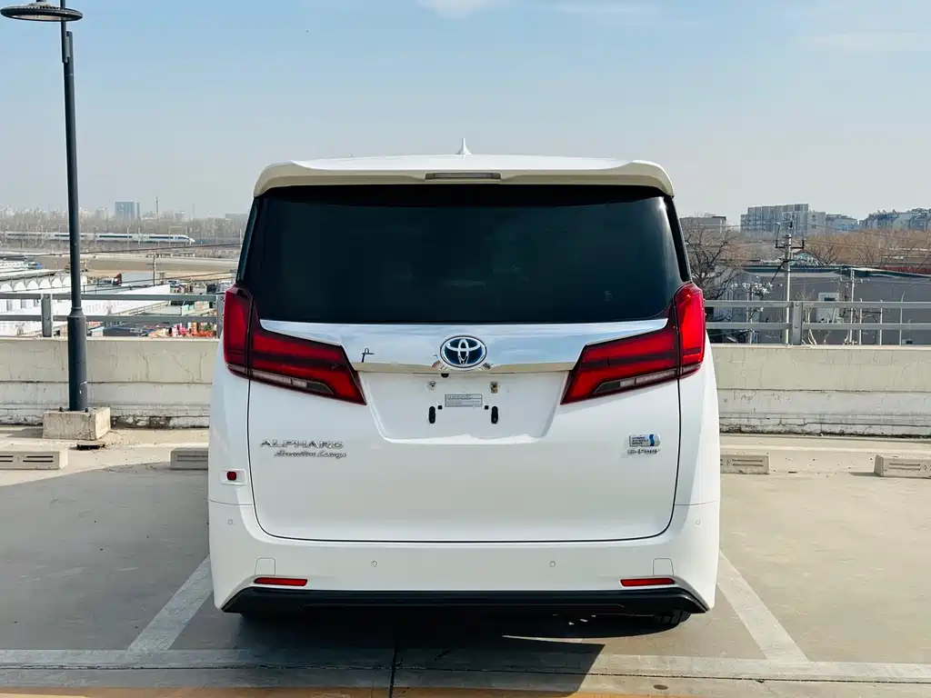 Toyota Alphard 2023 — фото 5