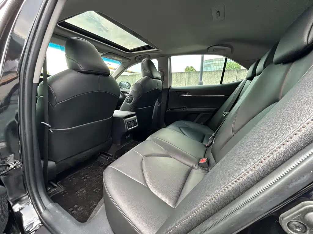 Toyota Camry 2023 — фото 16