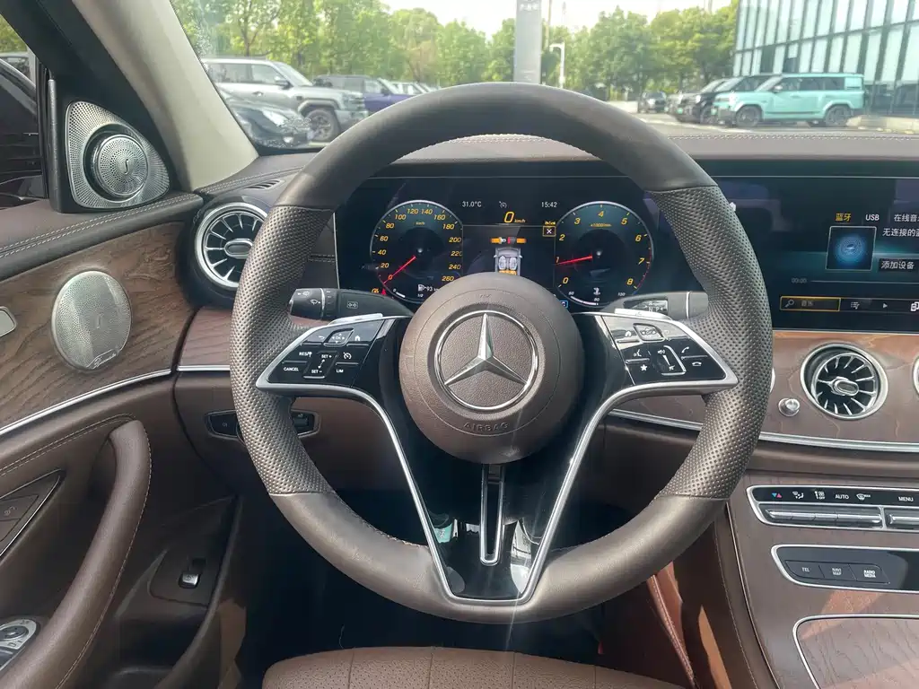 Mercedes-Benz E-Class 2022 — фото 10