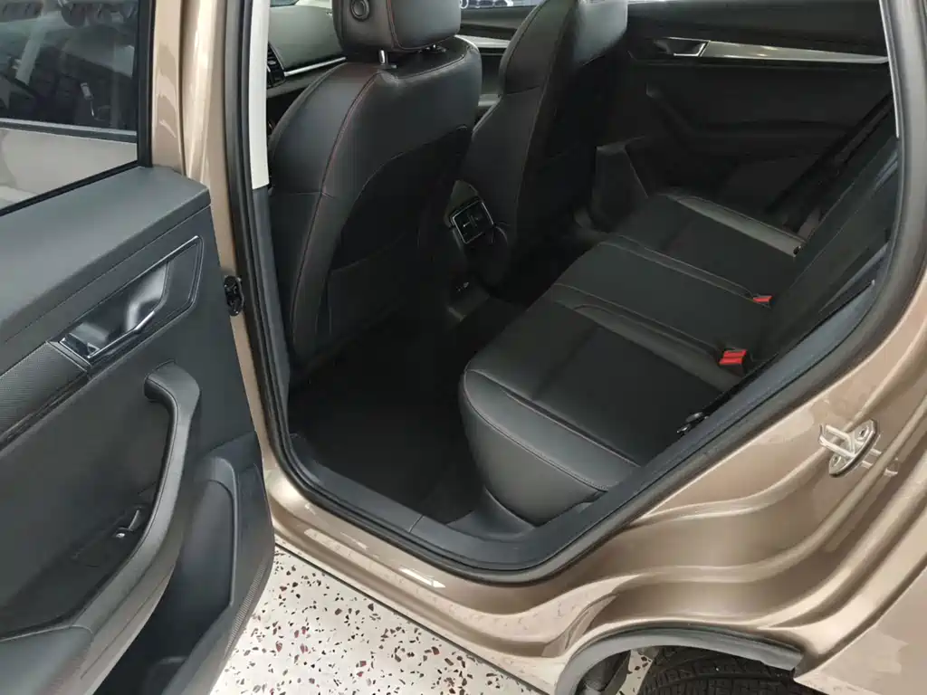 Skoda Karoq 2023 — фото 14