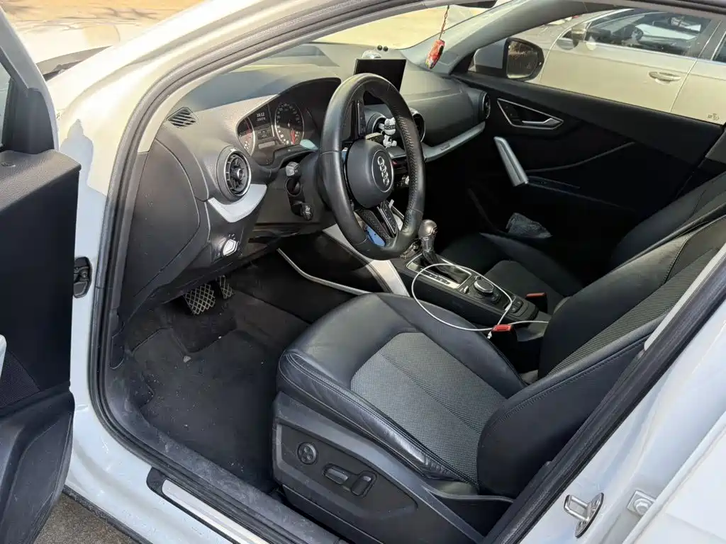Audi Q2L 2019