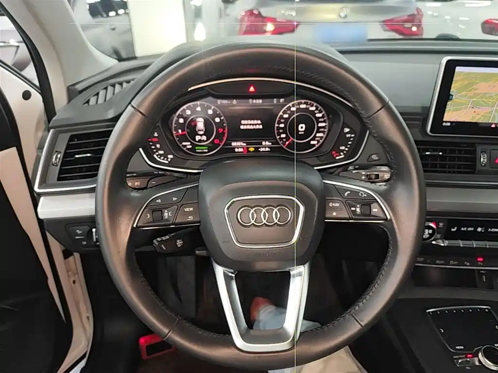 Audi Q5L 2020 — фото 11