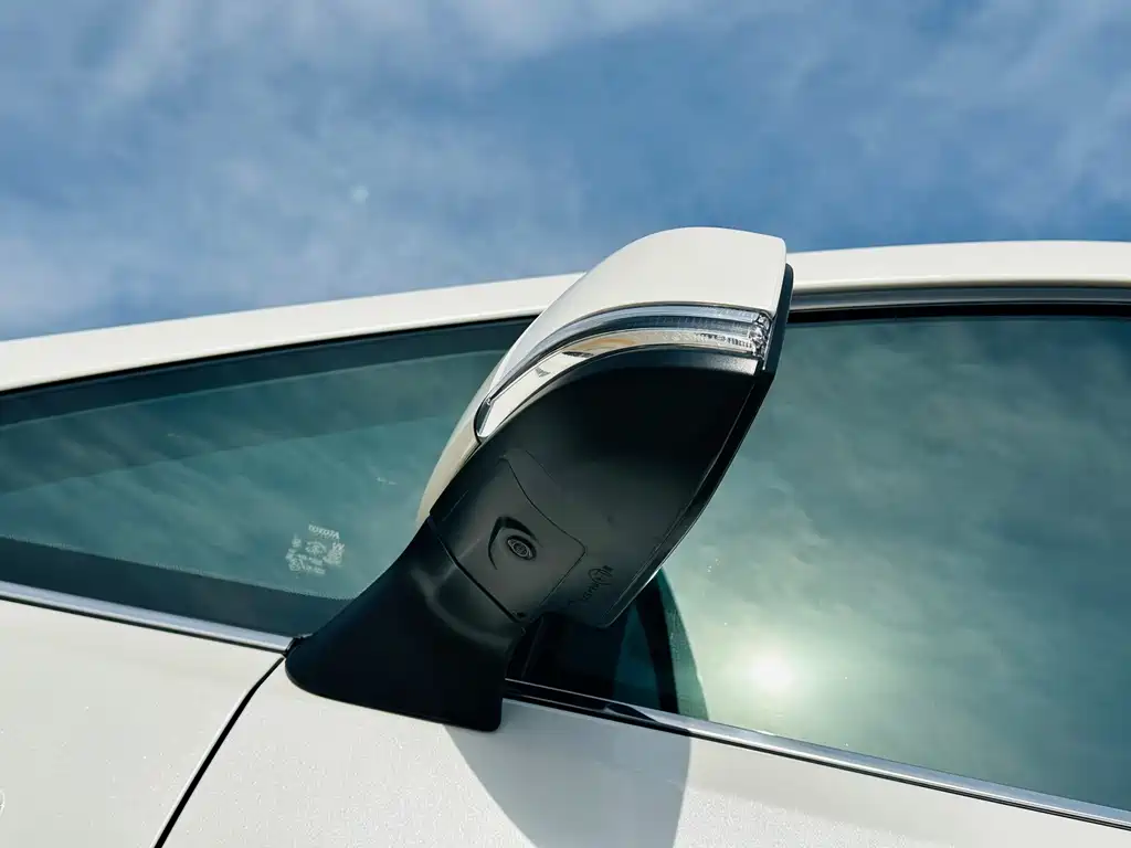 Toyota Alphard 2023 — фото 13
