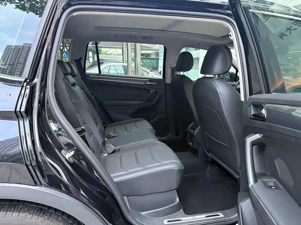 Volkswagen Tiguan L 2020 — фото 11