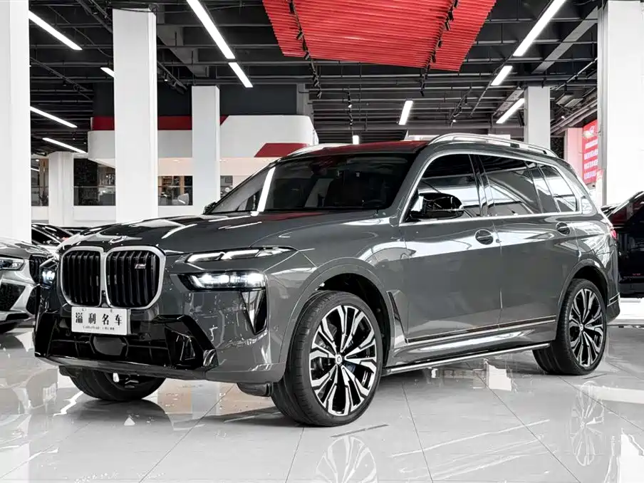 BMW X7 M60i 2023 — фото 1
