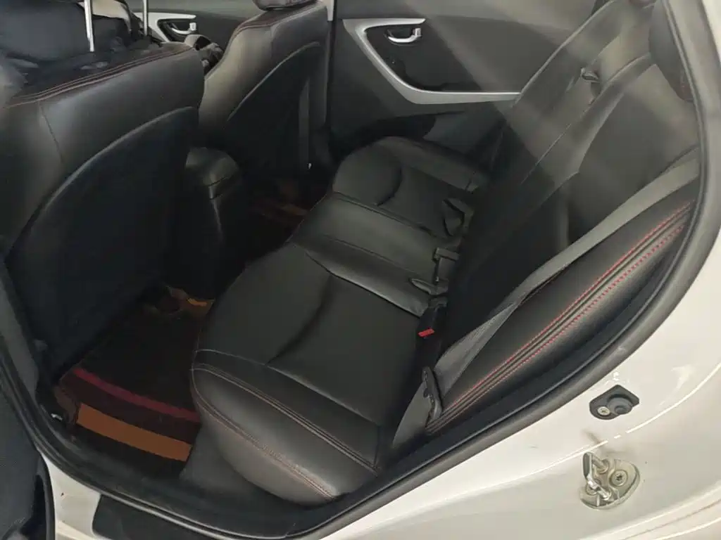 Hyundai Elantra Langdong 2015 — фото 17