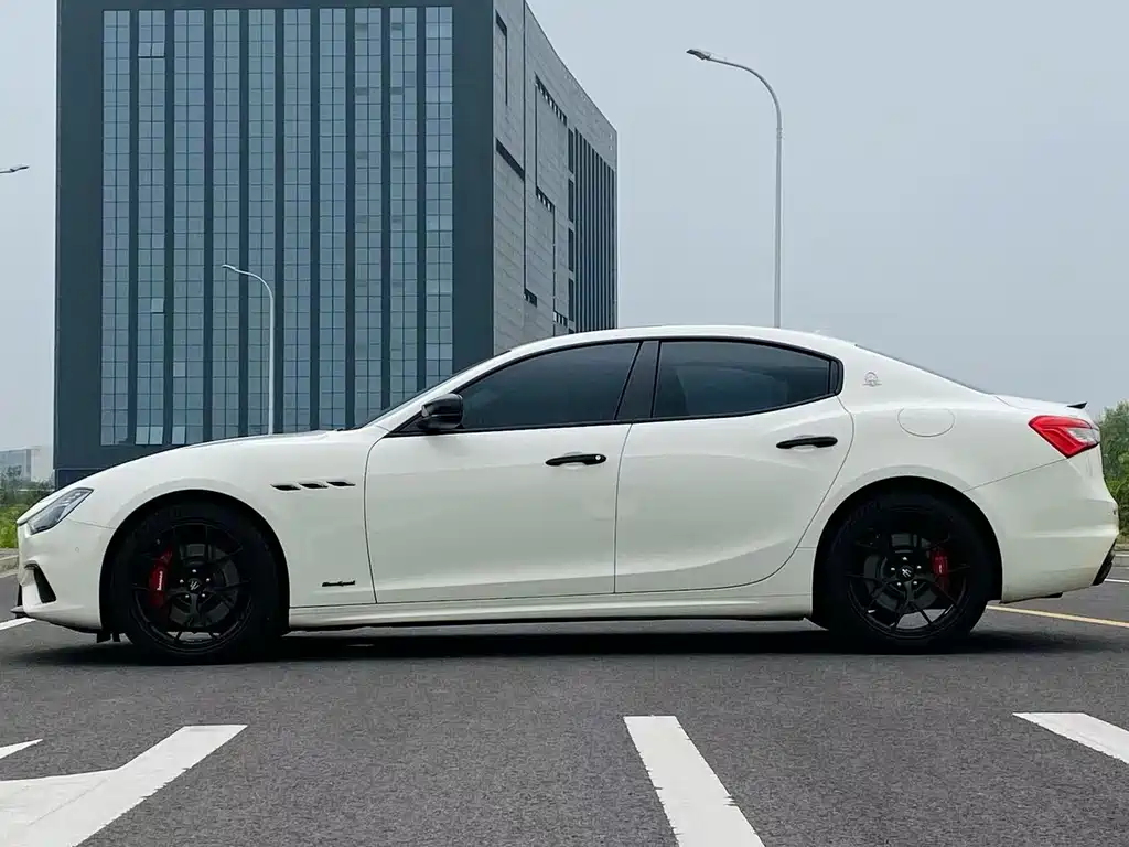 Maserati Ghibli 2019 — фото 11