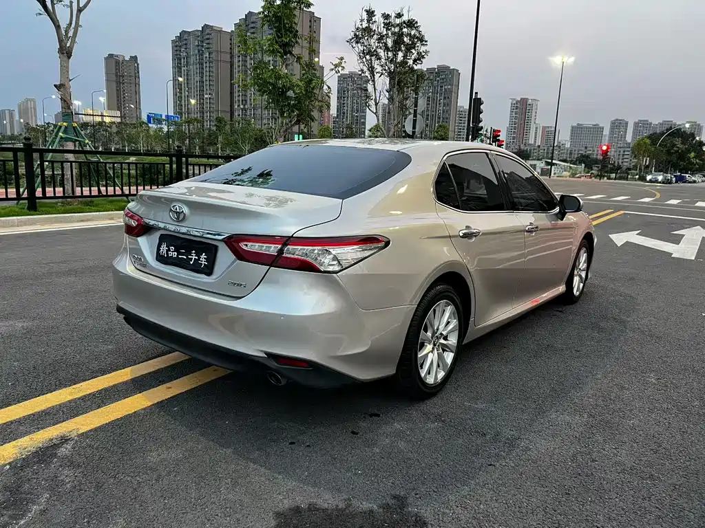 Toyota Camry 2019 — фото 9