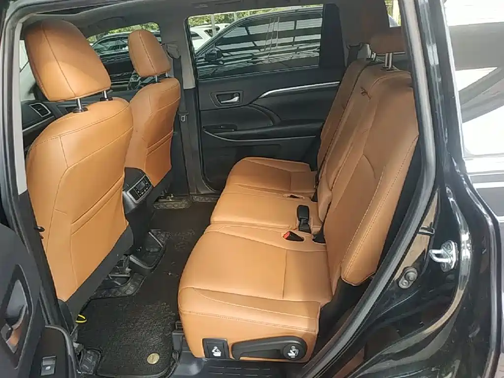 Toyota Highlander 2020 — фото 17