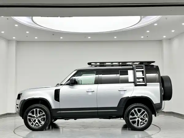 Land Rover Defender 2021