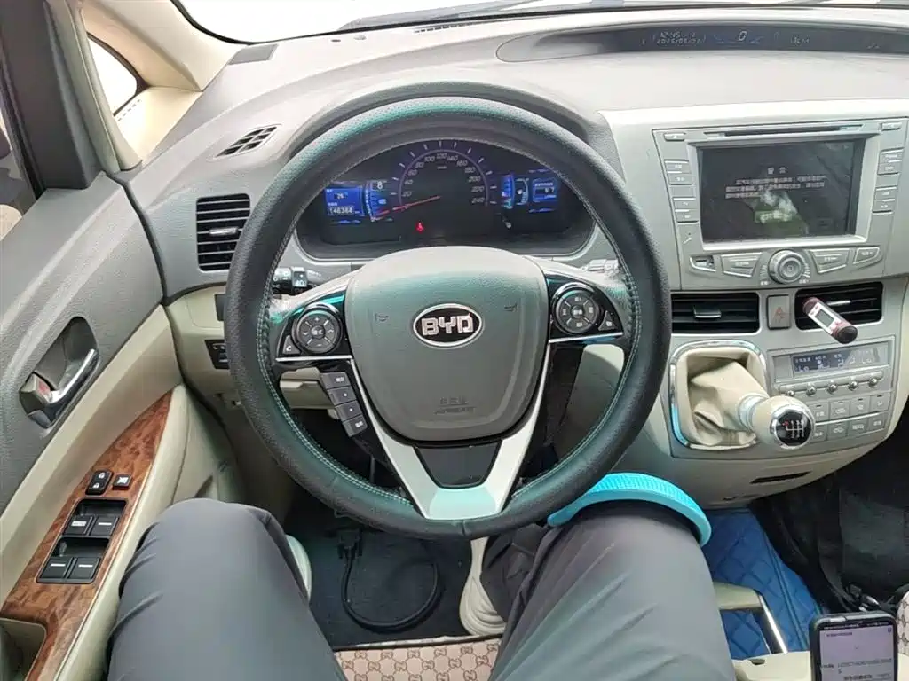 BYD M6 2014 — фото 11