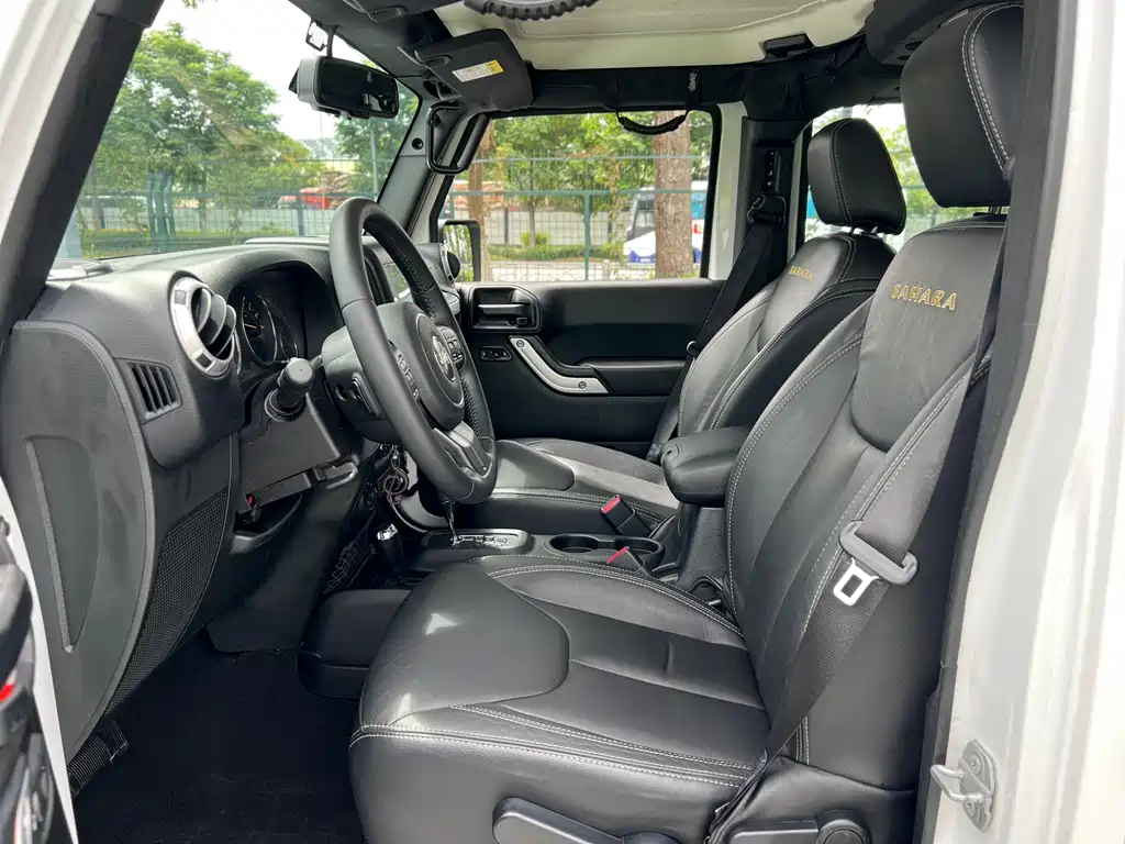 Jeep Wrangler 2016 — фото 10