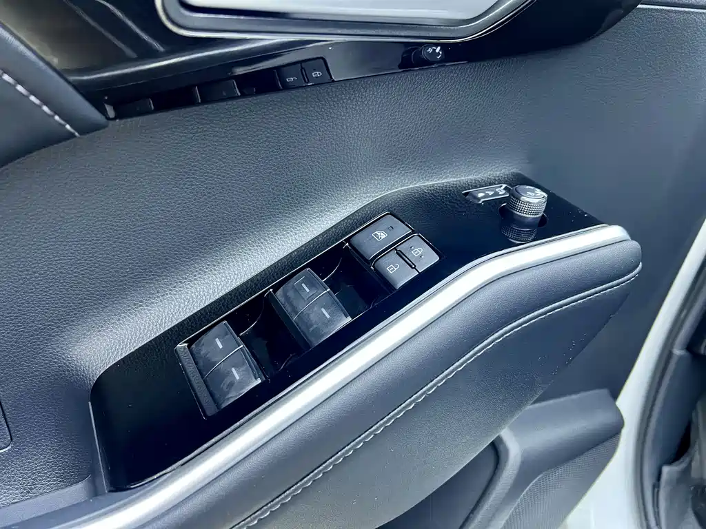 Toyota Highlander 2023 — фото 13