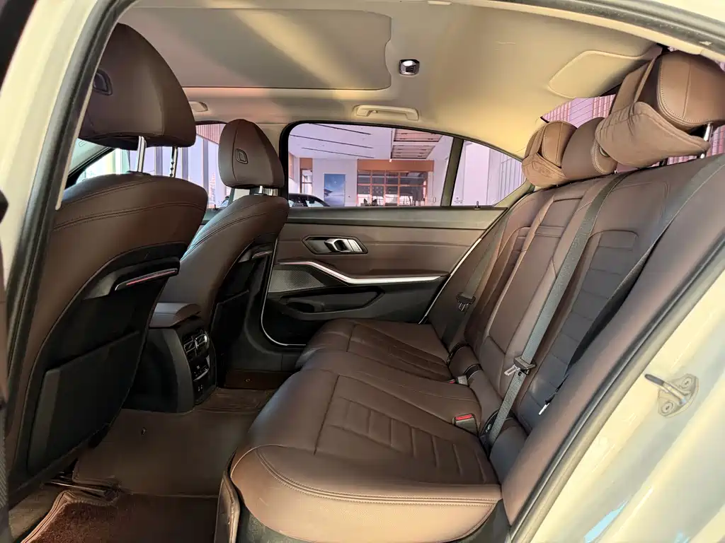 BMW 3 Series 2019 — фото 16
