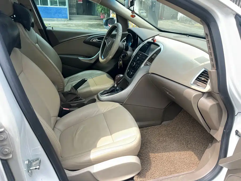 Buick Excelle GT 2012 — фото 15