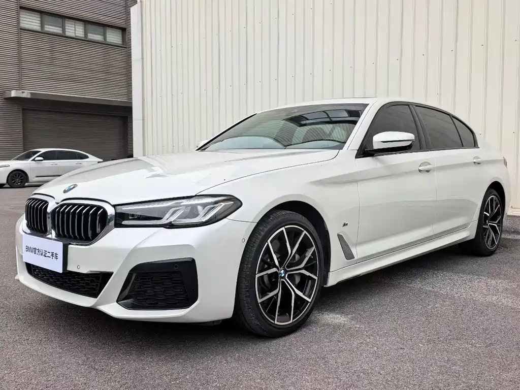 BMW 5 Series 2022 — фото 1