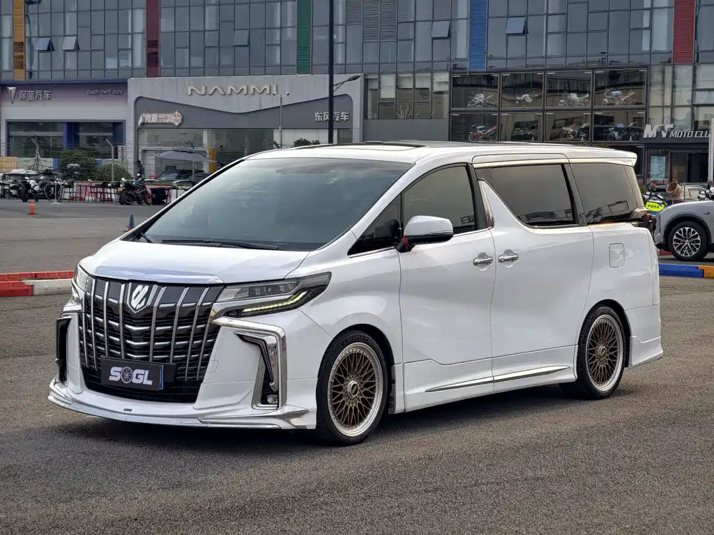 Toyota Alphard 2018 — фото 1