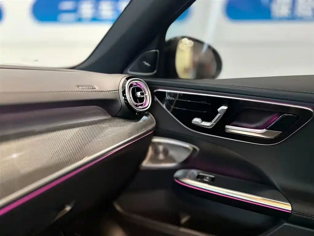 Mercedes-Benz C-Class 2024 — фото 10