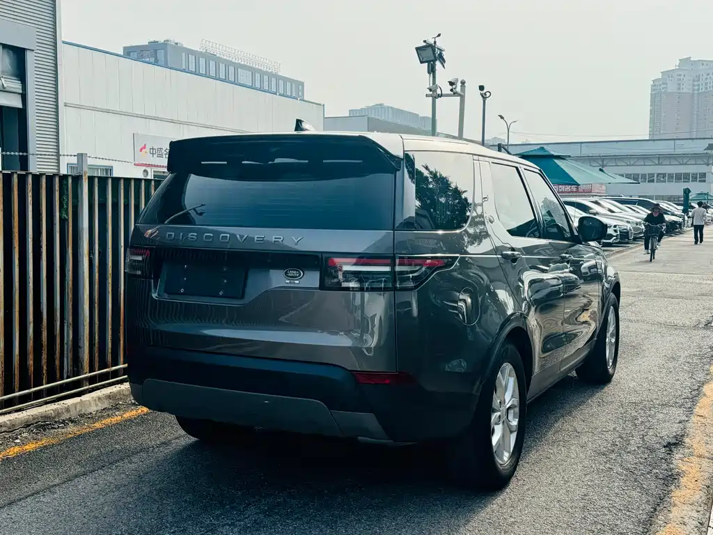 Land Rover Discovery 2017 — фото 6