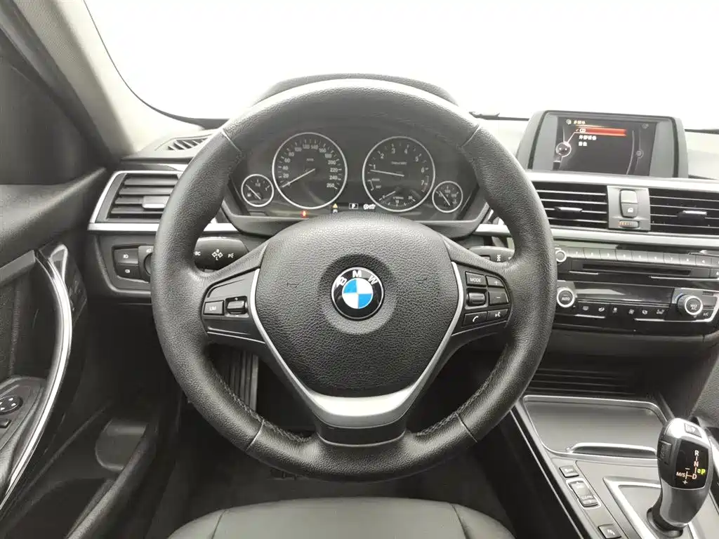 BMW 3 Series 2016 — фото 11