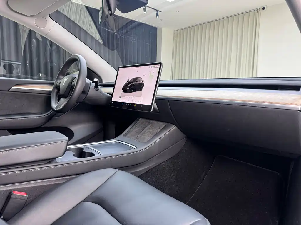 Tesla Model Y 2022 — фото 31