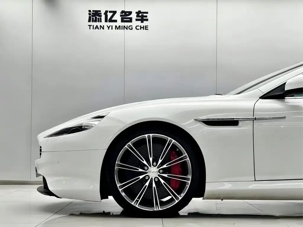 Aston Martin DB9 2013 — фото 7