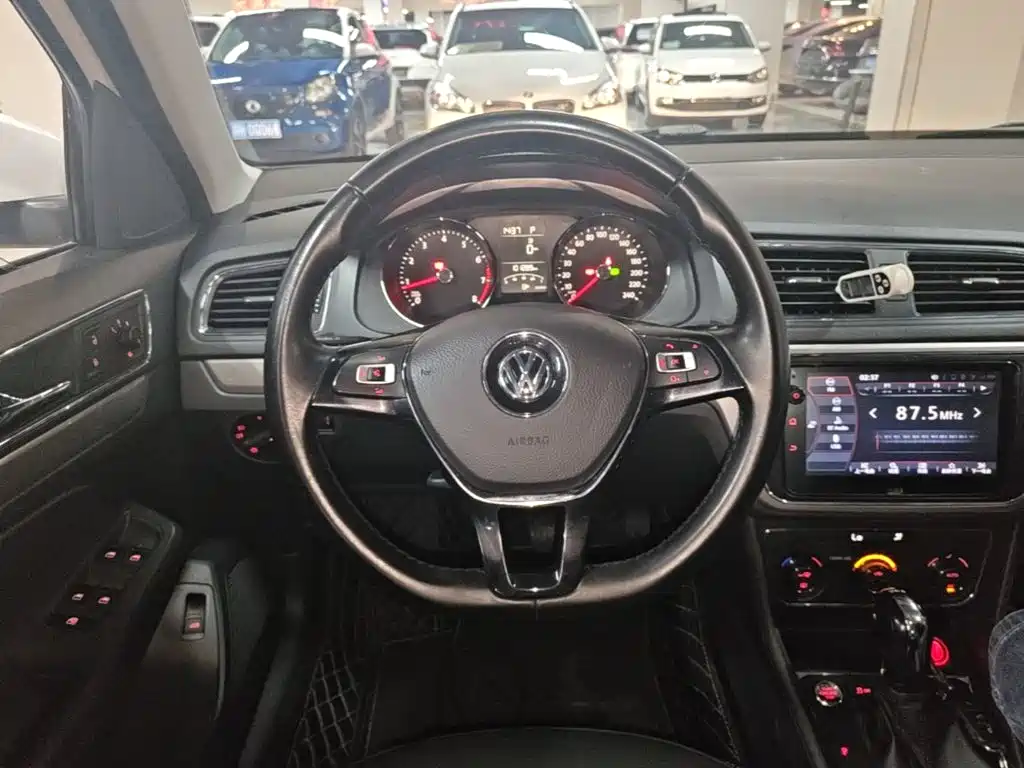 Volkswagen Lavida 2018 — фото 11