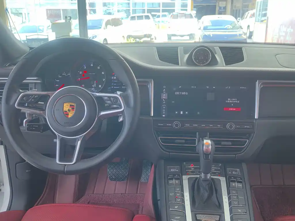 Porsche Macan 2021 — фото 23