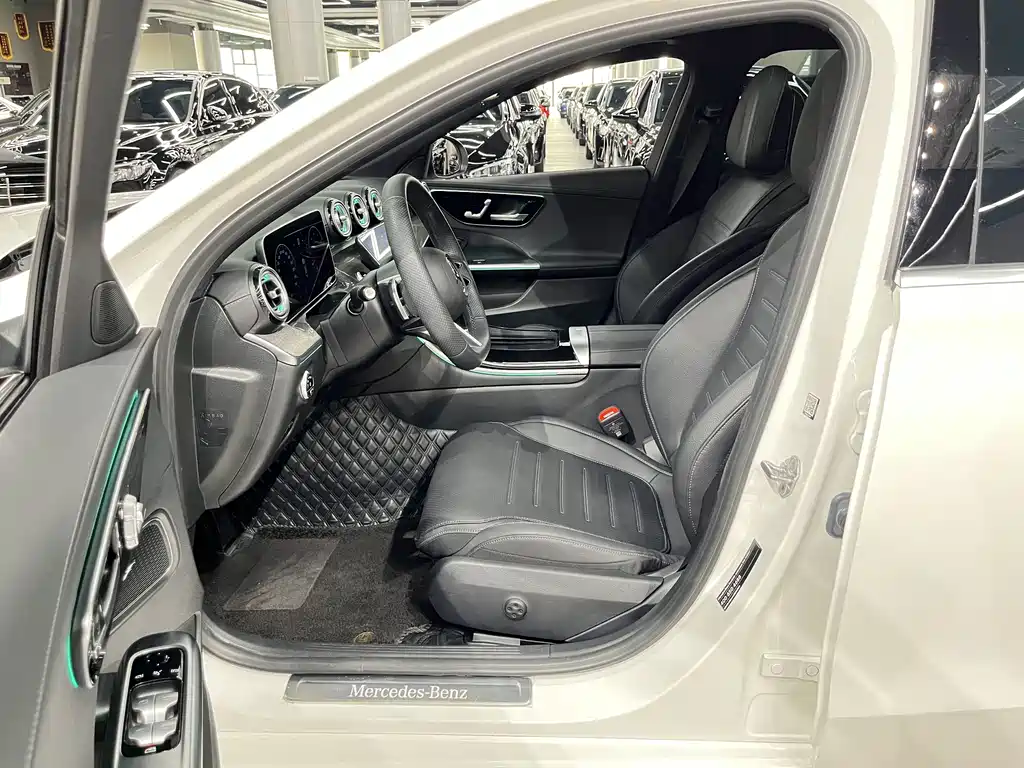Mercedes-Benz C-Class 2023 — фото 4