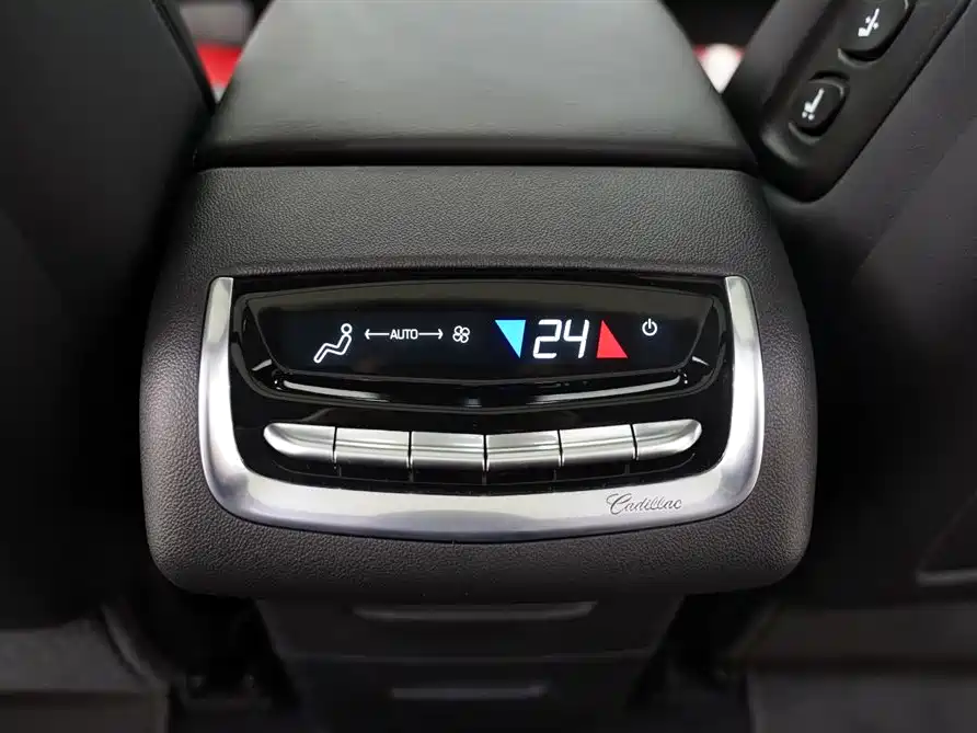 Cadillac XT6 2025 — фото 13