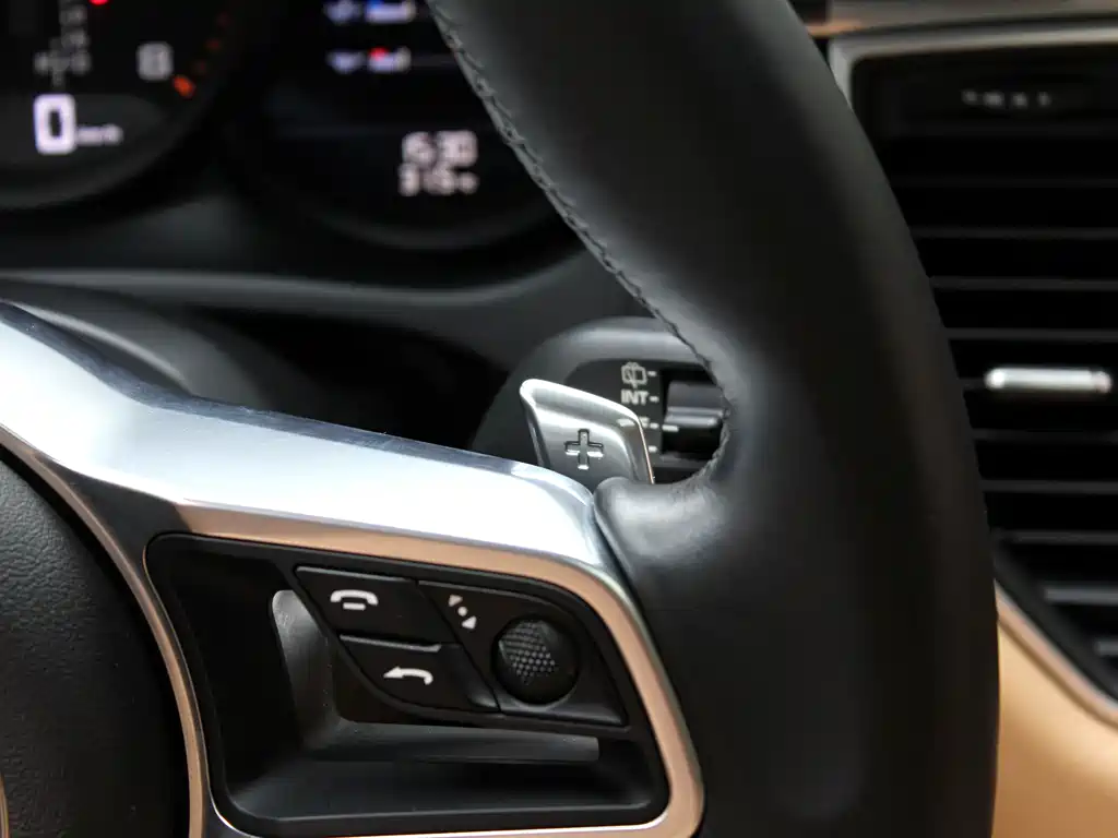 Porsche Macan 2018 — фото 10
