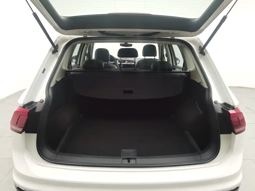 Volkswagen Tiguan L 2018 — фото 16