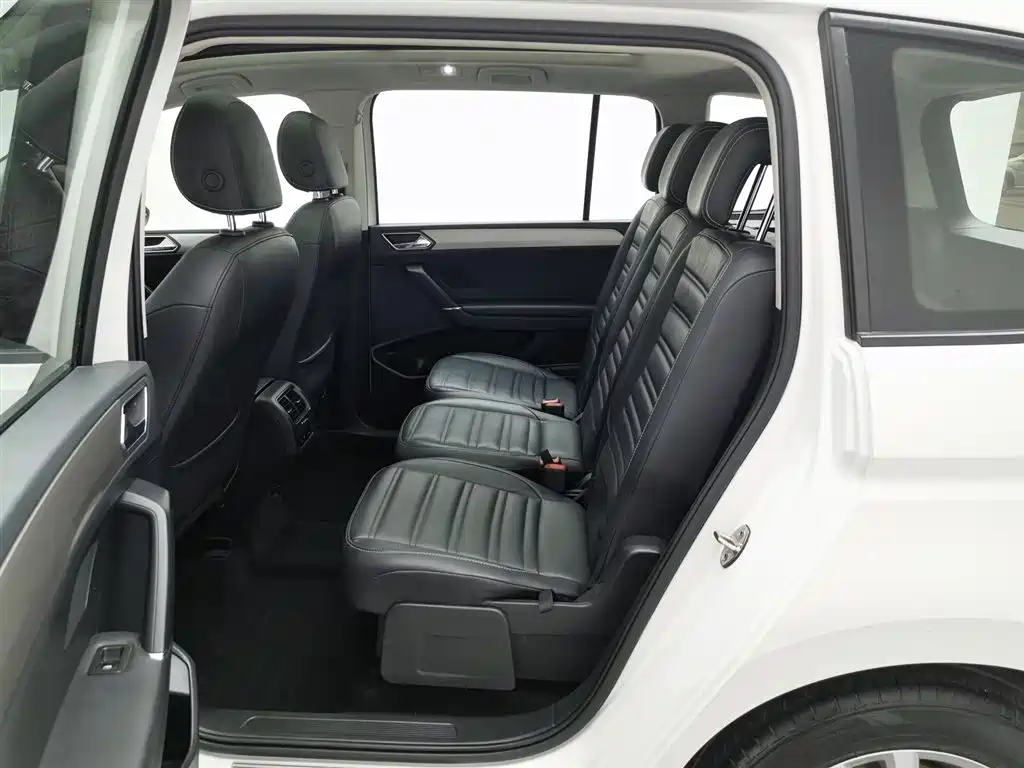 Volkswagen Touran 2017 — фото 15