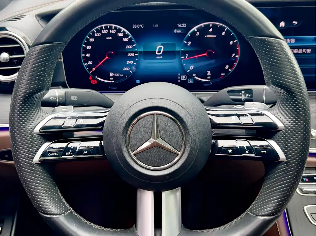 Mercedes-Benz E-Class 2022 — фото 12