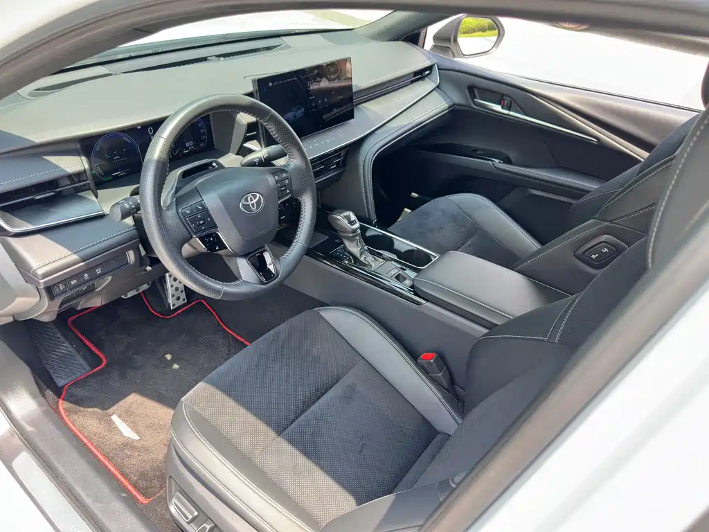 Toyota Camry 2024 — фото 12