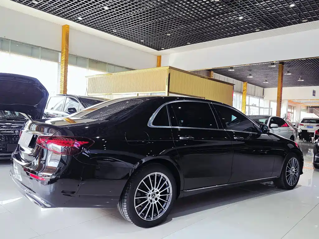 Mercedes-Benz E-Class 2021 — фото 13