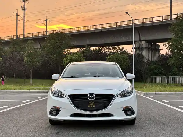 Mazda 3 Axela 2015