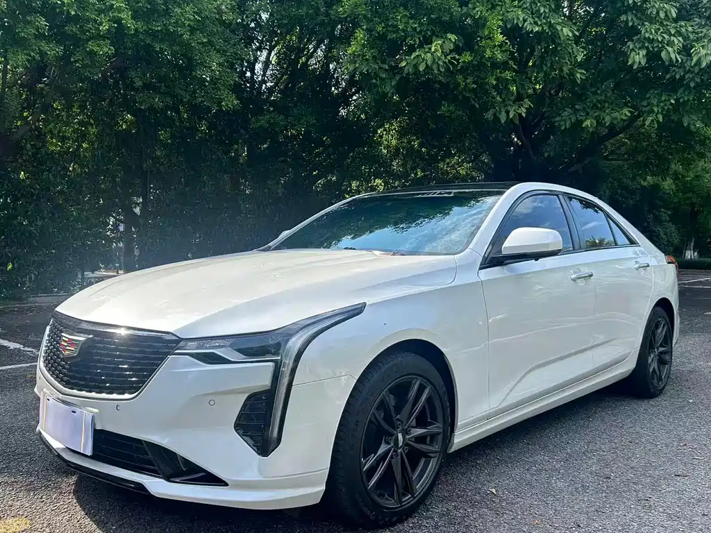 Cadillac CT4 2023 — фото 1