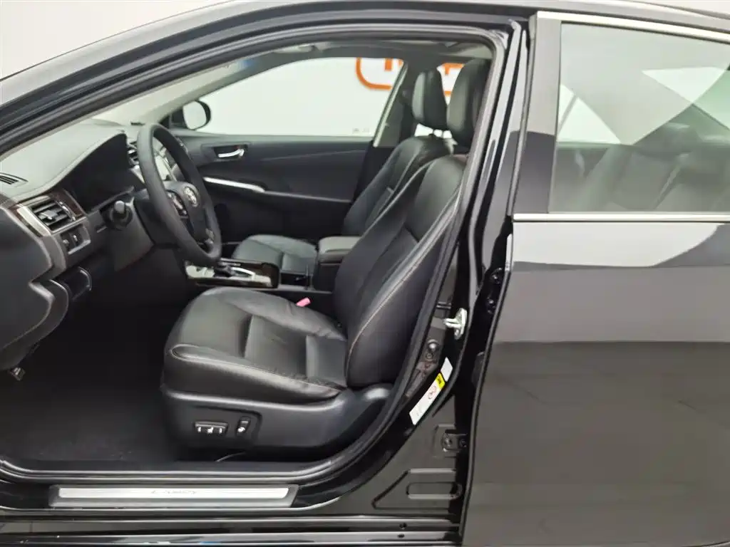 Toyota Camry 2016 — фото 10