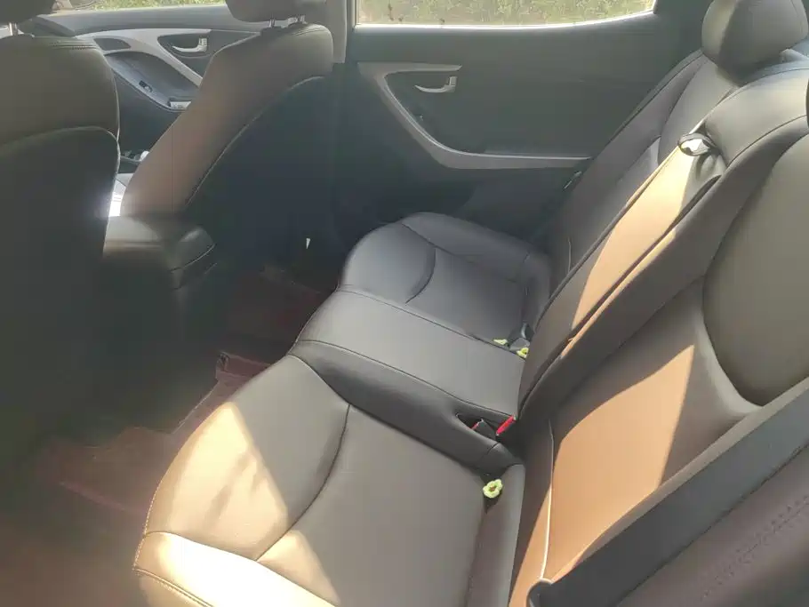 Hyundai Elantra Langdong 2017 — фото 11