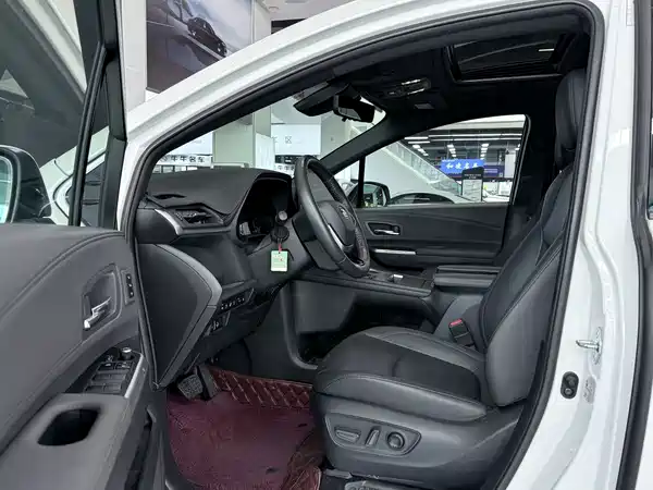 Toyota Granvia 2023