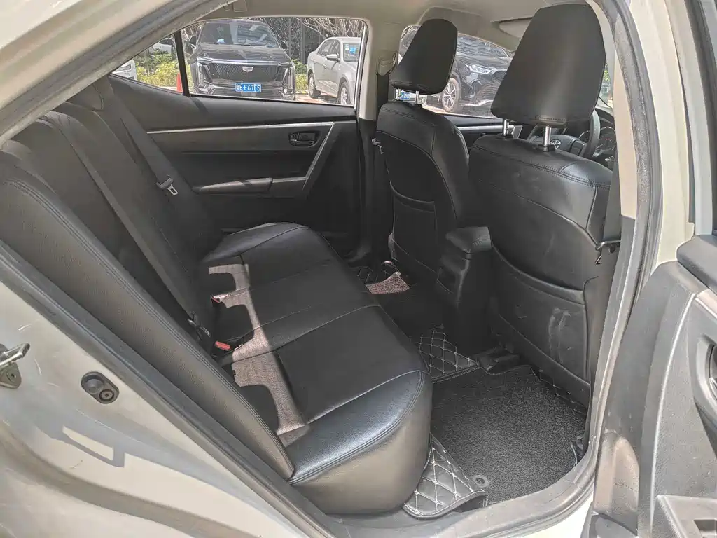 Toyota Corolla 2018 — фото 16