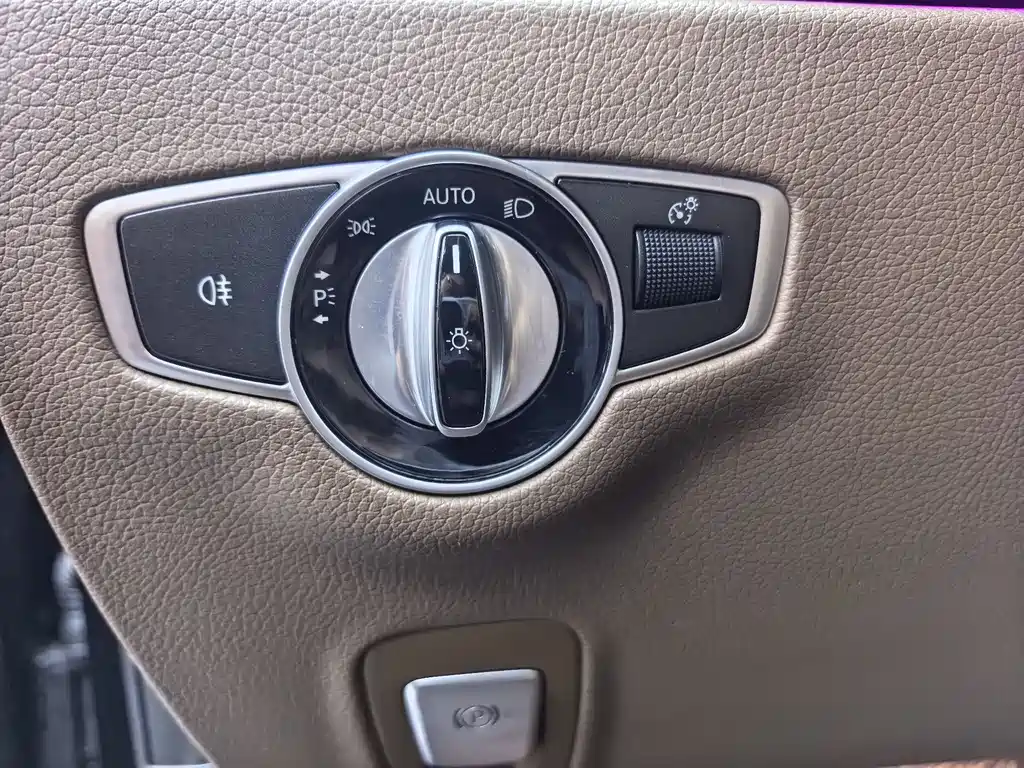 Mercedes-Benz E-Class 2020 — фото 16