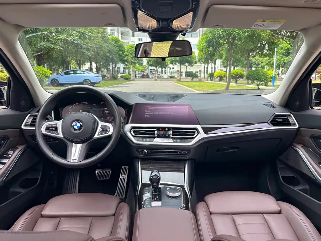 BMW 3 Series 2019 — фото 11