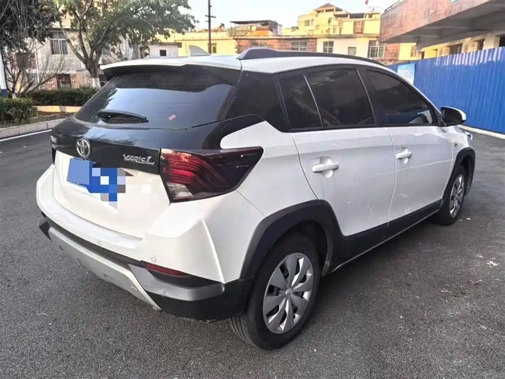 Toyota Yaris L 2022