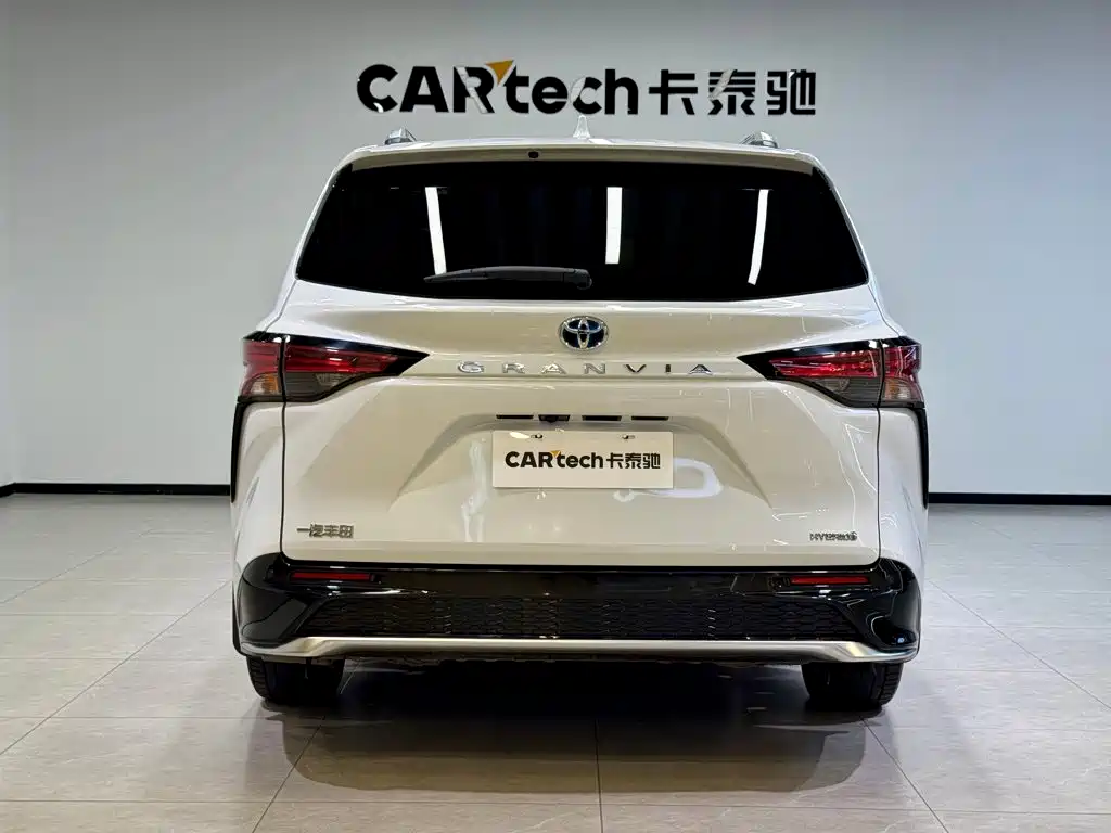 Toyota Granvia 2024